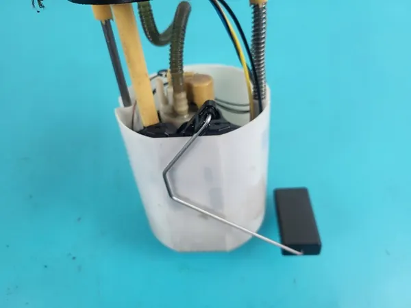 Brandstofpomp SEAT IBIZA 6J 1.6 TDI image 4