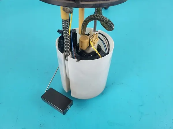 Brandstofpomp SEAT IBIZA 6J 1.6 TDI image 5