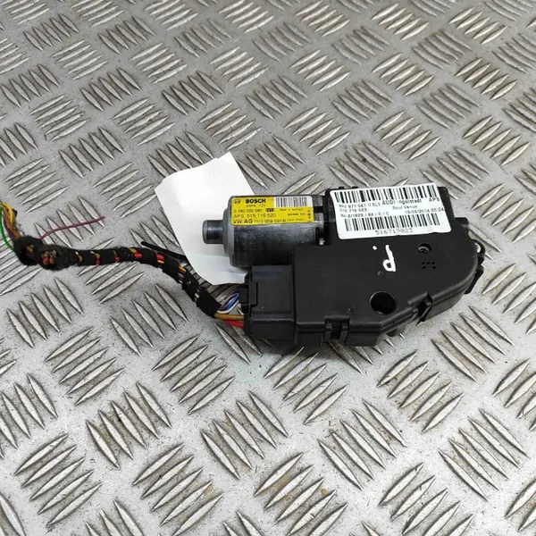 Audi Q5 Schiebedachmotor OEM 8R0877041D Gebraucht image 3