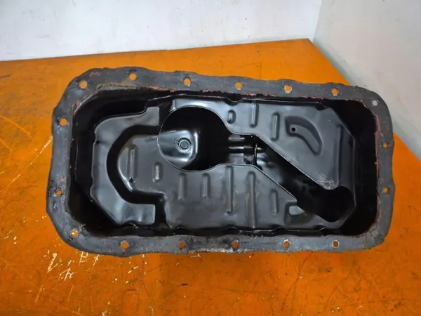 Cárter de aceite Suzuki OE OEM Wrakomania-30144- Usado image 4