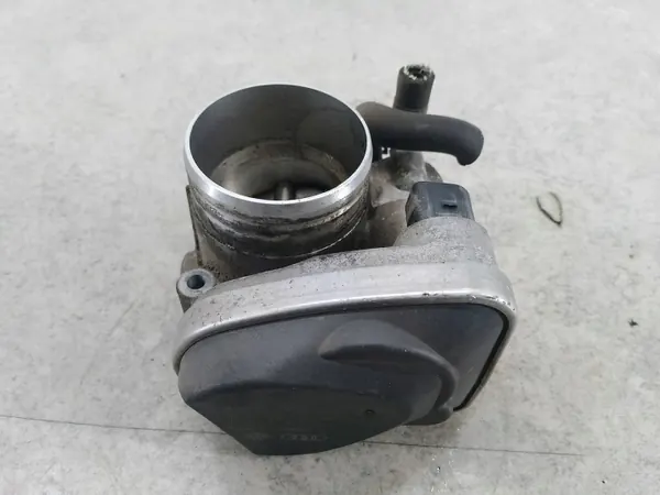 Kaasutinkansi OEM 06A133062AT Skoda Octavia II:lle image 3