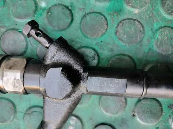 Injektor Nissan Cabstar Renault Maxity 2.5 DCI OEM image 3