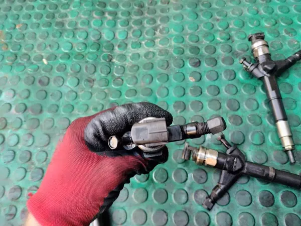 Injektor Nissan Cabstar Renault Maxity 2.5 DCI OEM image 6