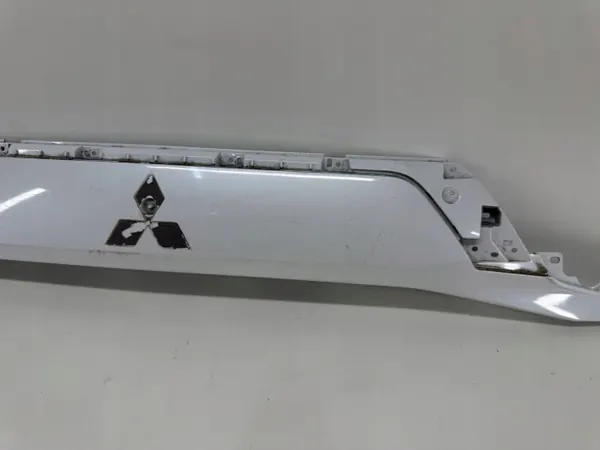 Garniture Chromée Hayon Mitsubishi OE OEM 5817A265-02 image 4