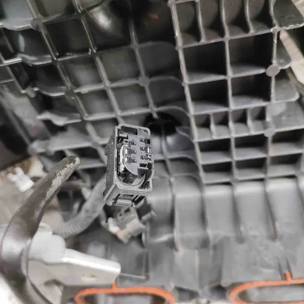 Colector de admisión usado OEM A2782000140 Mercedes image 6