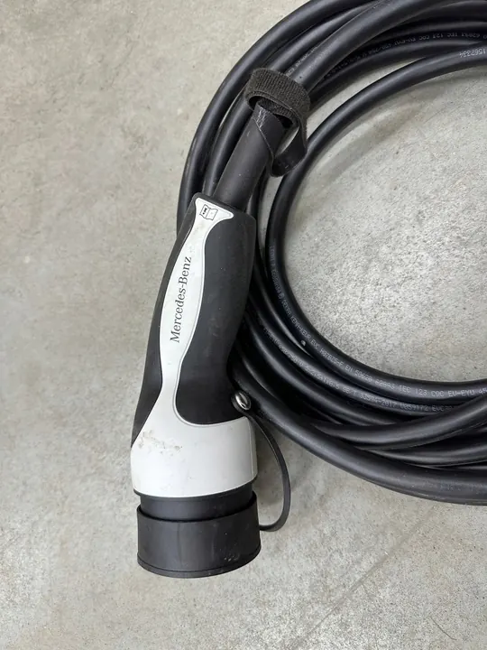 Cable de Carga 20A Mercedes image 3