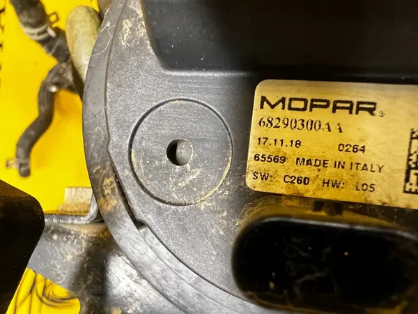 Elektrisk vattenpump Jeep Wrangler JL OEM image 7