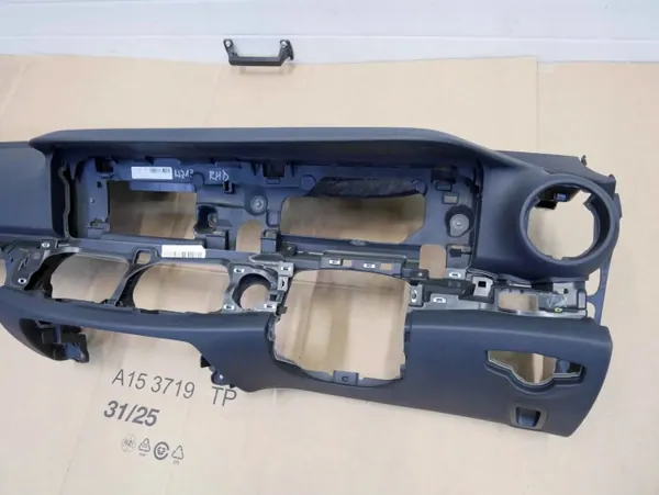 Consola salpicadero OEM RHD UK Mercedes Clase E W213 image 4