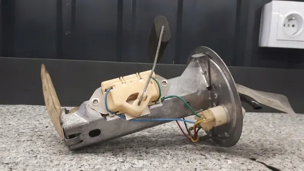 Bomba de combustible Ford Fiesta MK3 1.2 5V 98R OEM f1dua3a image 2