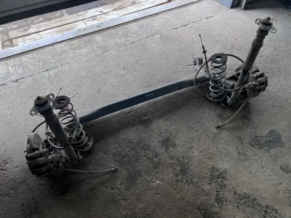 Viga Suspensión Trasera STONIC OEM - Kia OE Usado image 2