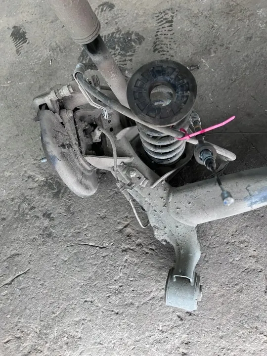 Viga Suspensión Trasera STONIC OEM - Kia OE Usado image 6