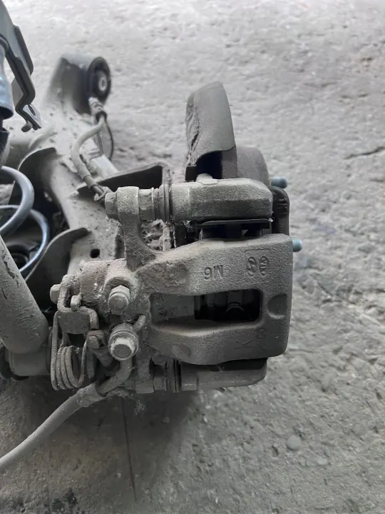 Viga Suspensión Trasera STONIC OEM - Kia OE Usado image 8