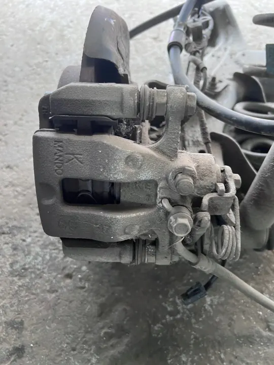 Viga Suspensión Trasera STONIC OEM - Kia OE Usado image 9