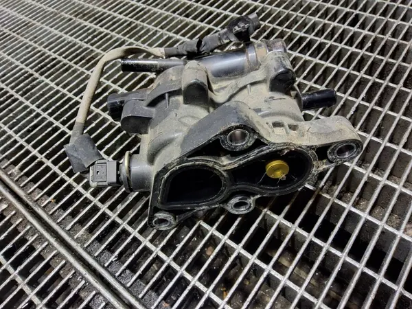 Kia OE termostaatin kotelo 2560003HC0 - Käytetty image 3