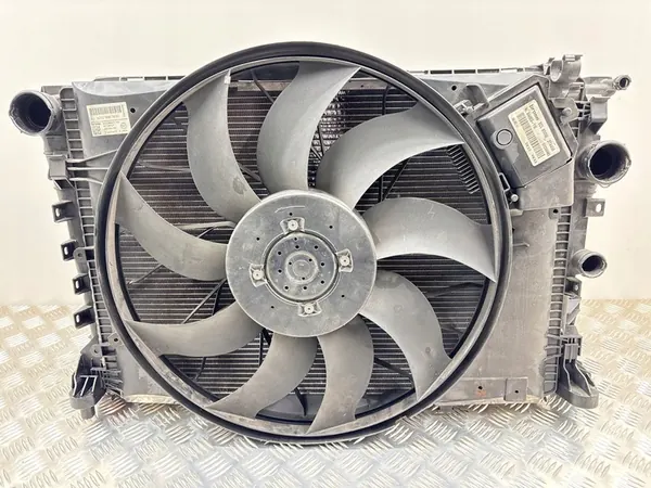 MB C63 W204 E63 W212 SLS C197 CLS63 C218 SL63 R231 Waterkoeler A2185000200 image 10