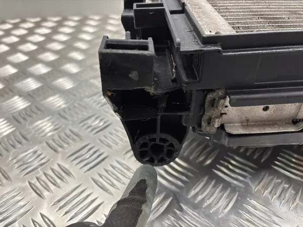 MB C63 W204 E63 W212 SLS C197 CLS63 C218 SL63 R231 Waterkoeler A2185000200 image 7