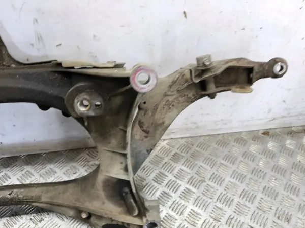 Lexus Voorste hulpframe OEM AMD135951 - Gebruikt image 5