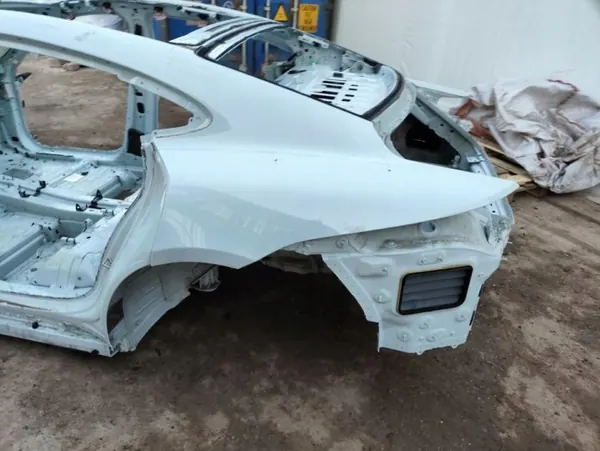 Porsche Taycan 2021 Para-lamas Traseiro Esquerdo OEM 244240 image 3