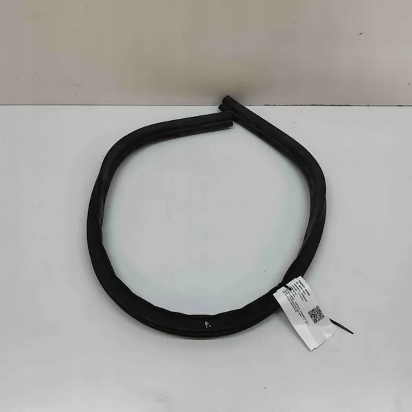 Joint de capot Porsche Panamera 971 OEM 971823737 image 2