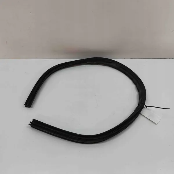 Joint de capot Porsche Panamera 971 OEM 971823737 image 4