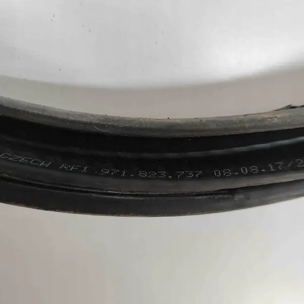 Joint de capot Porsche Panamera 971 OEM 971823737 image 6