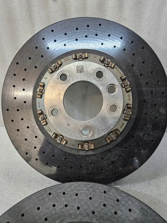 Käytetyt keraamiset jarrupalat OEM 7P5615301M Porsche Cayenne image 3
