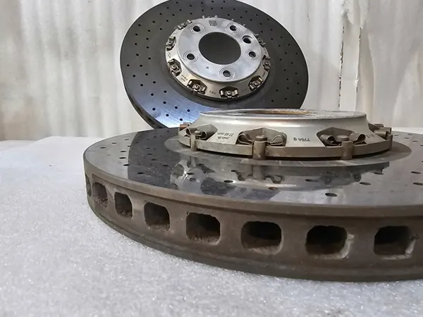Käytetyt keraamiset jarrupalat OEM 7P5615301M Porsche Cayenne image 5