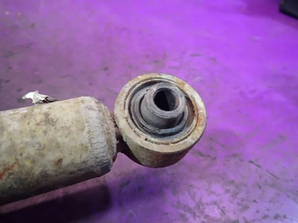 Fiat Freemont Bakre Höger Stötdämpare OEM P68068866AF image 3