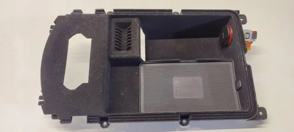 Audi A6 C7 langaton latauslokerikko OEM 4G0864981M image 2