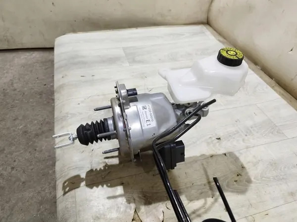 TOYOTA COROLLA E21 1.8 HYBRID Servofrein OEM image 4