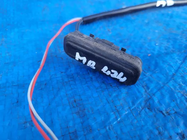 OPEL Meriva B Takaluukun Mikroswitch 13271692 image 2