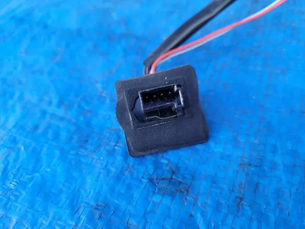 OPEL Meriva B Takaluukun Mikroswitch 13271692 image 5