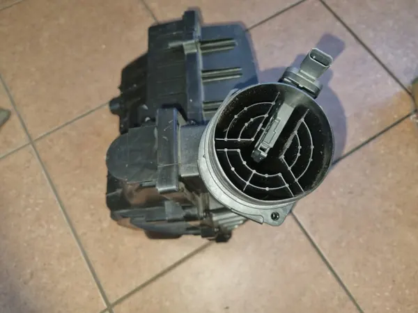 Skoda Luftfiltergehäuse OEM 5QF129607A/5QF129601A image 4