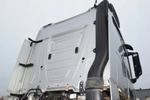 Komplette Kabine Mercedes Actros MP4 Euro 6 - Gebraucht image 4