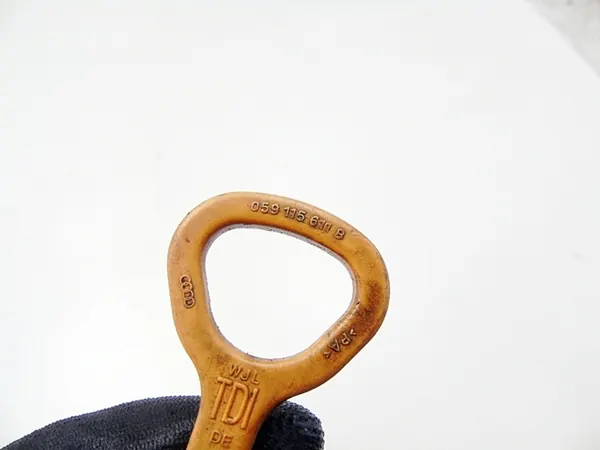 Moottorin öljytikku 2.5 TDI Audi A4 A6 A8 Passat B5 059115611B image 5