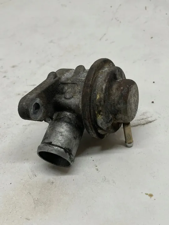 Válvula de vácuo Subaru OEM 2k236 - Estado usado image 2