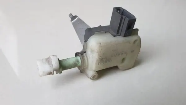 Actuador tapa combustible Toyota Avensis T25 OEM 7703005010 image 2