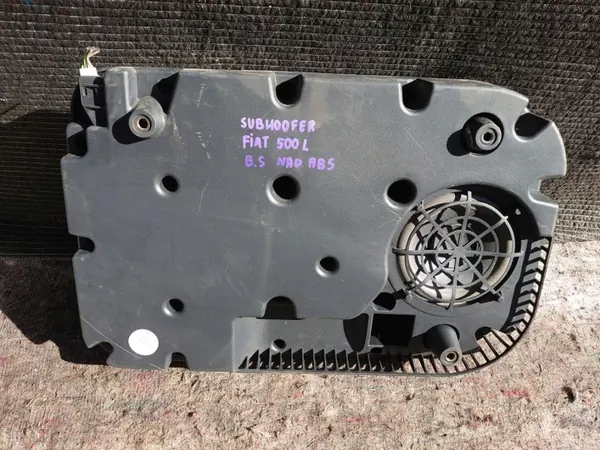 OEM 07355677140 Subwoofer Fiat 500L:lle - Käytetty image 2