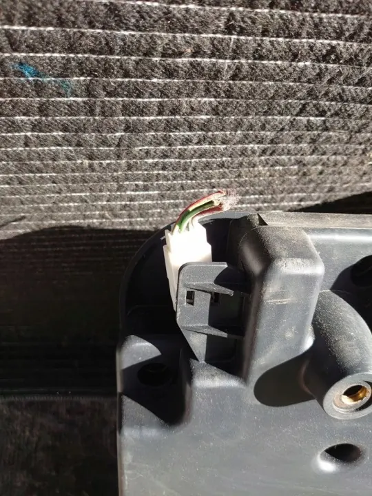 OEM 07355677140 Subwoofer Fiat 500L:lle - Käytetty image 3