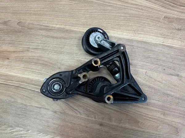 Tensioner Bracket VW Crafter 2.5 TDI image 4