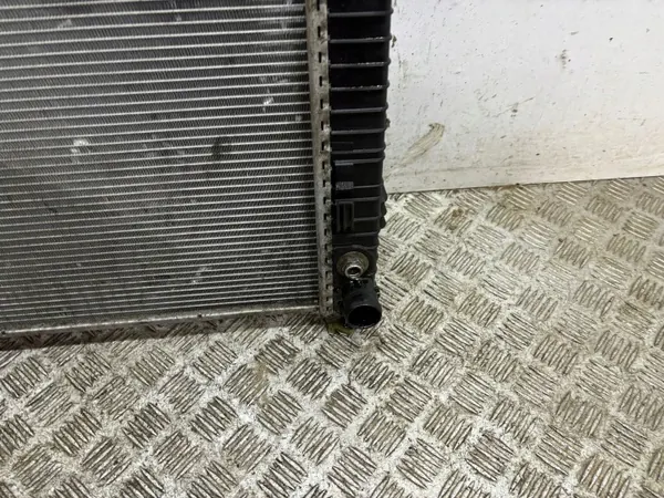 Radiateur d'eau Mercedes-Benz OEM A1695001303 image 5