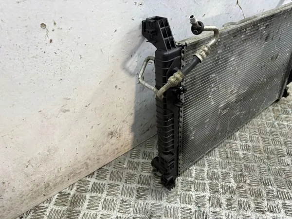 Radiateur d'eau Mercedes-Benz OEM A1695001303 image 9