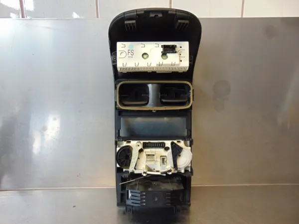 Opel Astra G II ventilatierooster frame 24425369 image 7