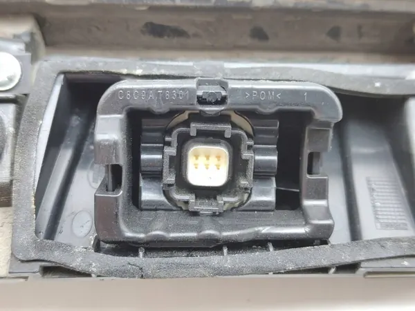 Garniture de Hayon Land Rover HK7213444AA avec Caméra image 9