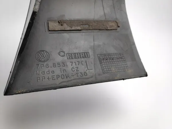 VW Touareg II Vasemman Etulokasuojan Verhoilu 7P6853717C image 6