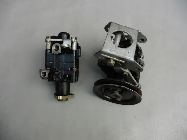 ZF Ohjausvahvistinpumppu OEM 2226399 BMW E34 image 3