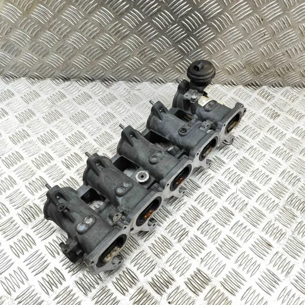 Colector de admisión Audi OE usado OEM 07K133201AE image 4
