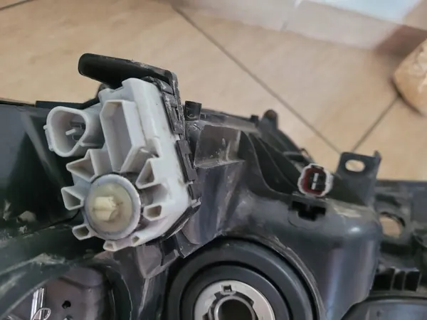 TOYOTA RAV4 IV 13- Faro Xenón Derecho image 3