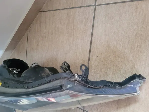 TOYOTA RAV4 IV 13- Faro Xenón Derecho image 9