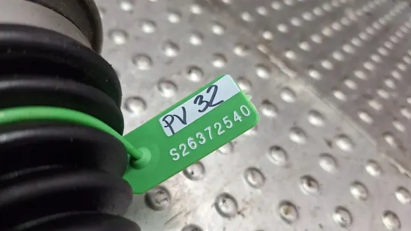 Taka-oikea puoliakseli OEM S26372540 Volvo XC90:lle image 6